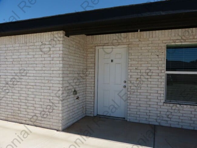 Building Photo - 2 Bedroom 2 Bathroom