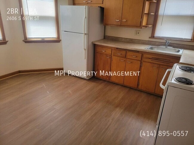 Building Photo - 2606 S 69th St
