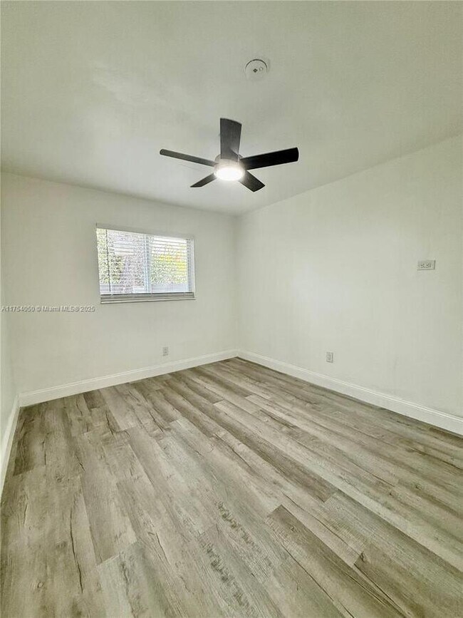 Foto del edificio - 7396 Cleveland St