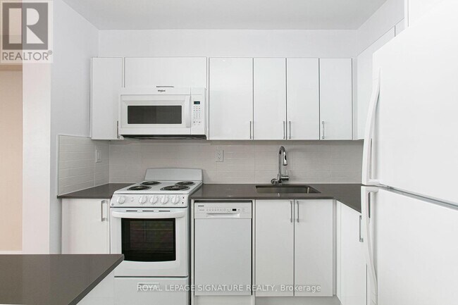 Photo du bâtiment - 666-2666 Spadina Ave.
