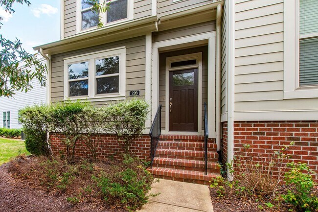 Foto del edificio - Spacious 2BR Townhome with Gourmet Kitchen...