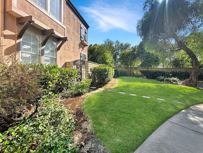 Building Photo - Discover the Essence of Luxury Living in V...