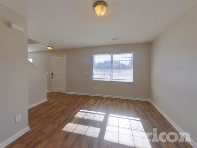 Building Photo - 175 Cascade Dr