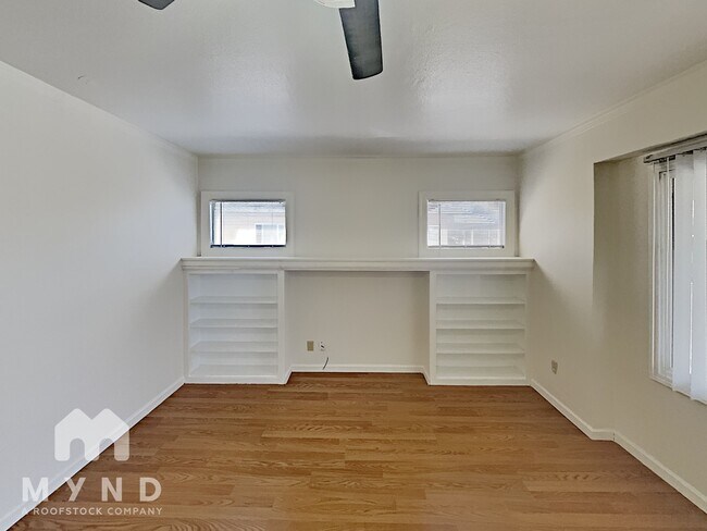 Foto del edificio - 516 105th Ave Apt A