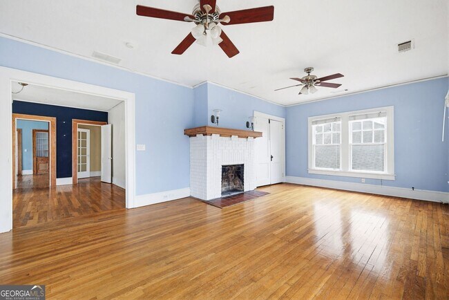 Foto del edificio - 114 E Maple St