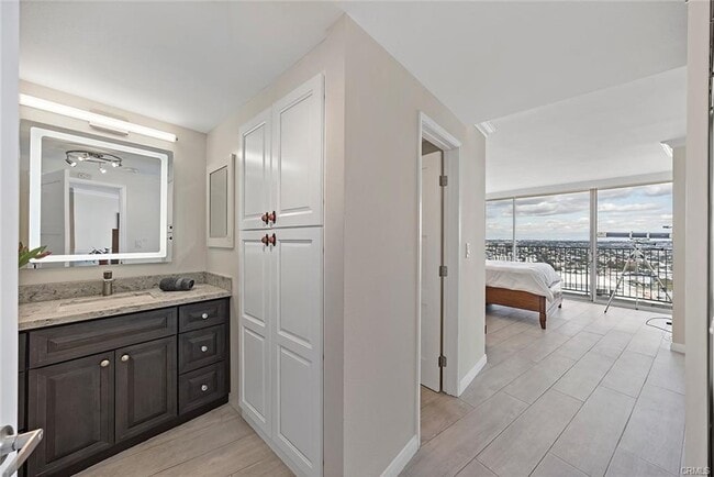 Building Photo - 700 E Ocean Blvd