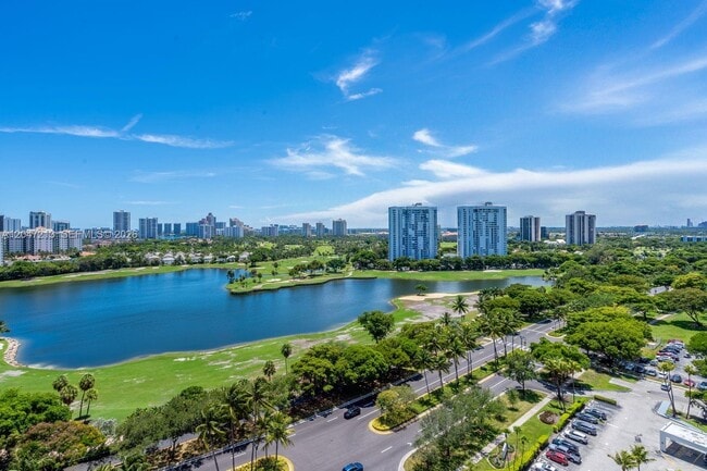 Foto del edificio - 3625 N Country Club Dr