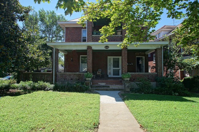 Vista de Curb - 502 Allison Ave SW