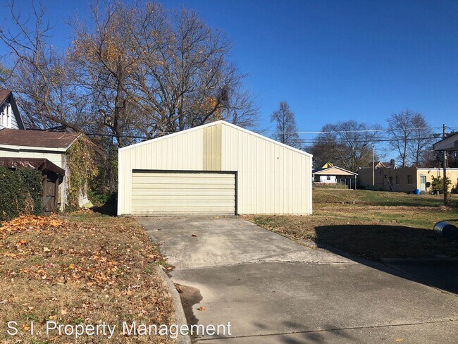 Building Photo - 3 br, 2 bath House - 1705 E. Oak