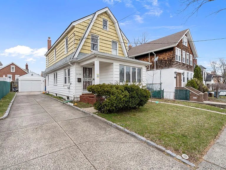 Photo - 14-28 156th St (Queens, NY)