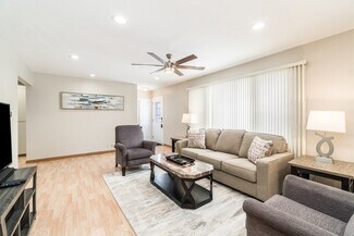 Building Photo - 12 E Berkley Ln