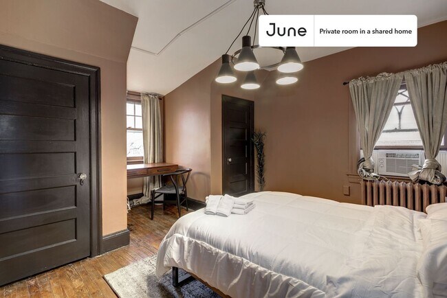 Foto del edificio - Room in Shared 7 bed/3.5 bath home in Woodley Park
