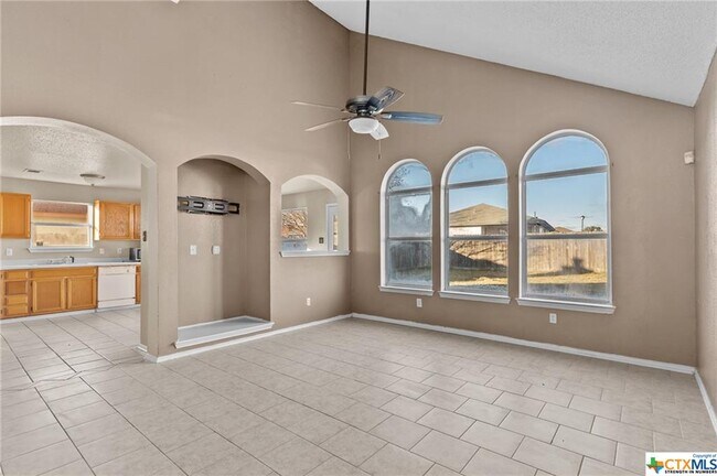 Building Photo - 2313 Garrett Dr