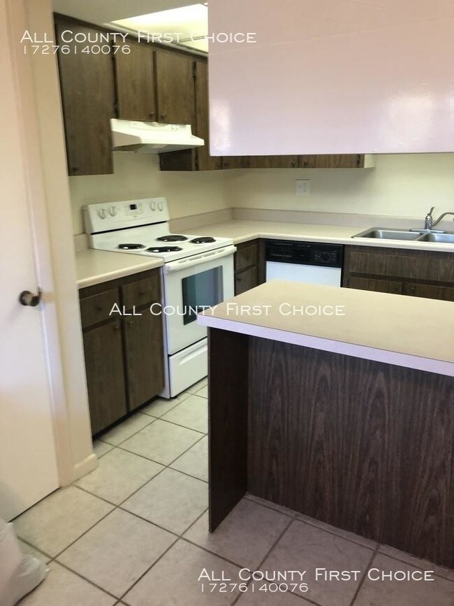Building Photo - 2 bedroom in St. Petersburg FL 33716
