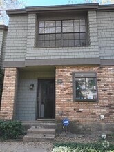 Building Photo - 7122 Wood Hollow Dr