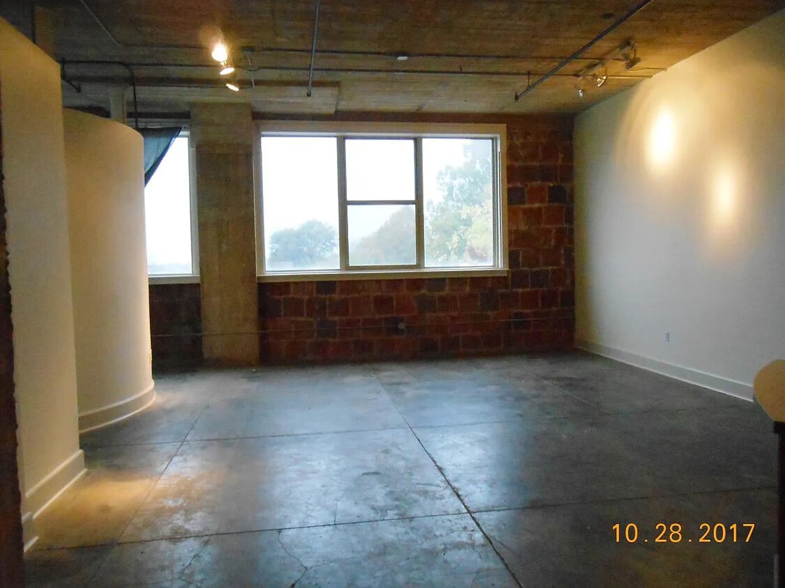 Primary Photo - 505 Whitehall St SW