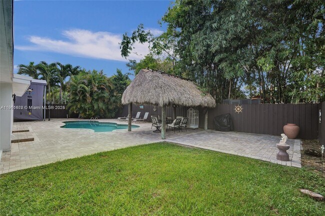 Building Photo - 1910 N Hibiscus Dr