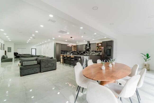 Foto del edificio - 112 NW 53rd St