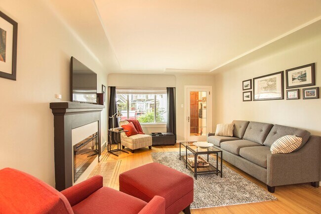 Building Photo - 438 21st Av W