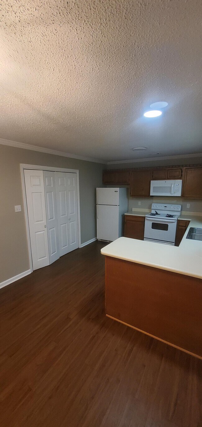 Building Photo - 2812 Wimberly Dr SW