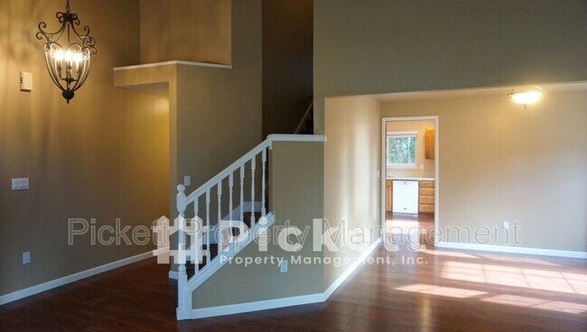 Foto del edificio - 10421 Ashley Cir NW