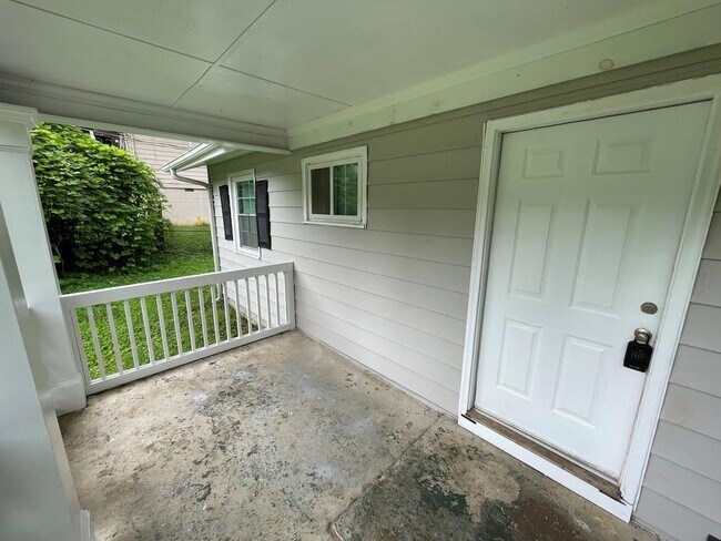 Foto del edificio - 1642 Mary George Ave NW