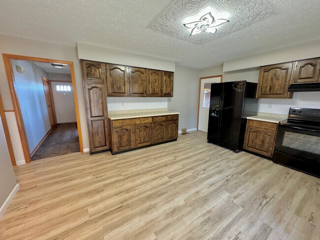Building Photo - 8408 Sandhill Rd