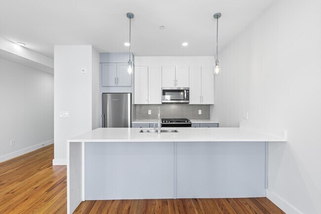Building Photo - 181 Bennington St