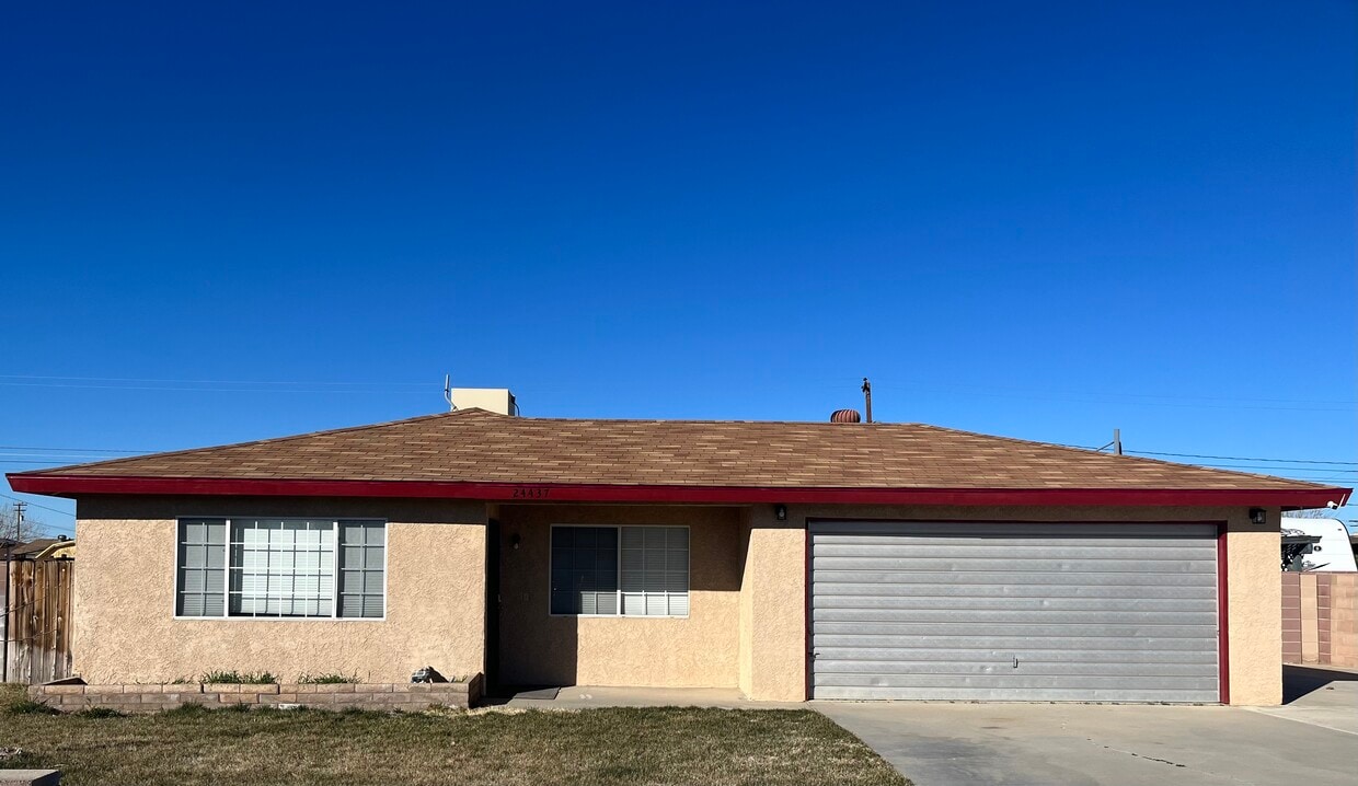 Foto principal - 24437 Tamarisk Ave
