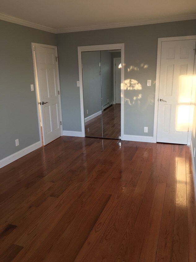 Foto principal - 1366 E 86th St