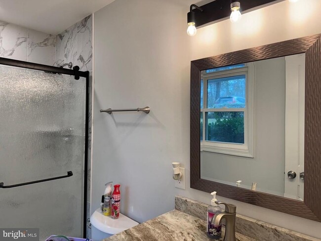 Building Photo - 933 Golden W Way