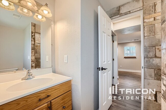 Building Photo - 9235 Dover Way
