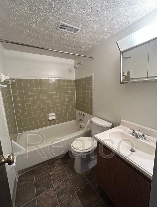Foto del edificio - 1588 Harvester Ln