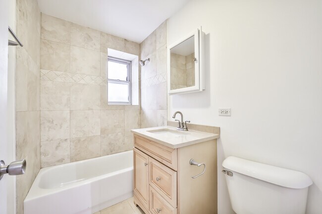 Foto del edificio - 728 W Waveland Ave