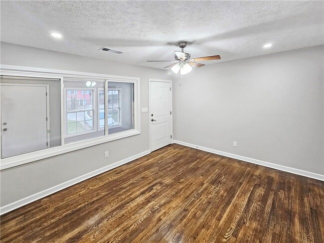 Foto del edificio - 673 Church St NW