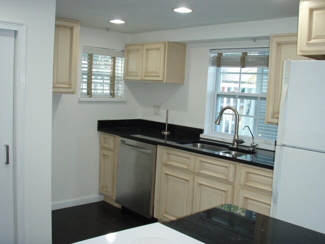 Kitchen - 1105 S Atlantic Ave