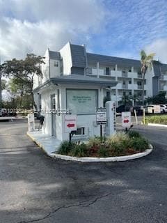 Building Photo - 6100 NW 44th St