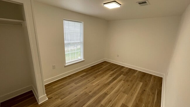 Building Photo - Fully renovated 3 bedroom, 2 bath home.