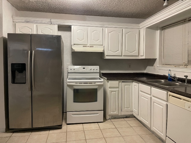 Primary Photo - 10636 Wessex Dr