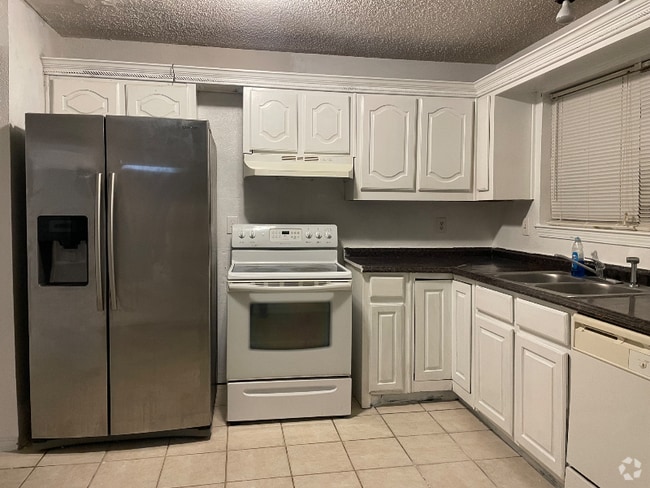 Building Photo - 10636 Wessex Dr