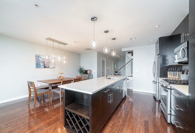 Foto del edificio - 100 Thompson Ln