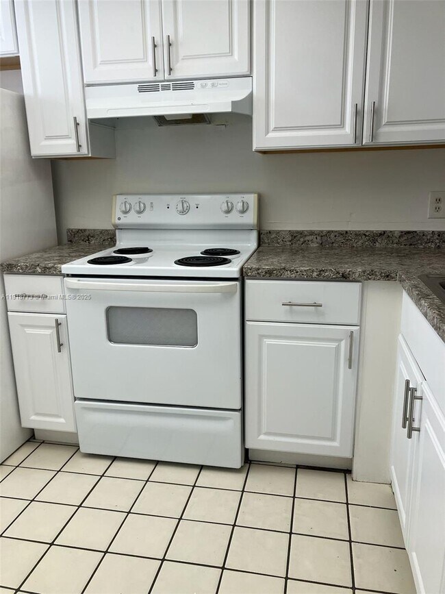 Foto del edificio - 5200 NW 31st Ave