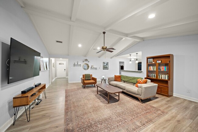 Building Photo - 10211 Cantertrot Dr