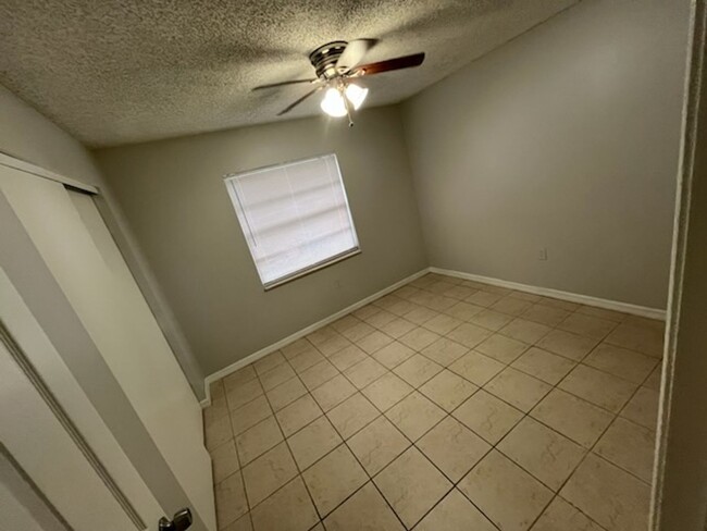 Foto del edificio - 2 BED / 1 BATH DUPLEX