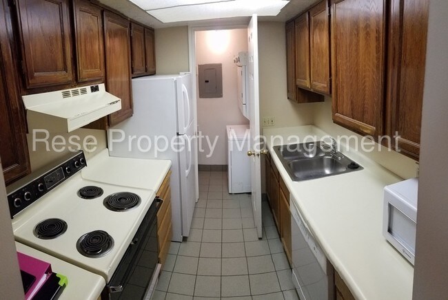 Building Photo - 9118 S Scirlein Dr