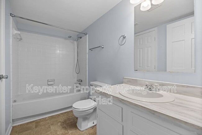 Foto del edificio - 4902 Tower Rd