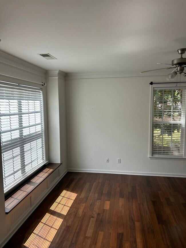 Foto del edificio - 1701 Heights Cir NW