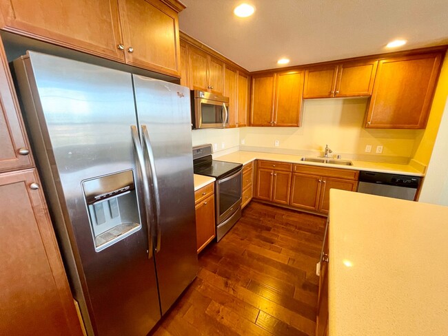 Building Photo - ** 2 Bed 2 bath Mountain view apartment in...