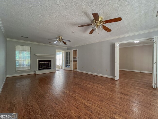 Building Photo - 500 Holly Dr