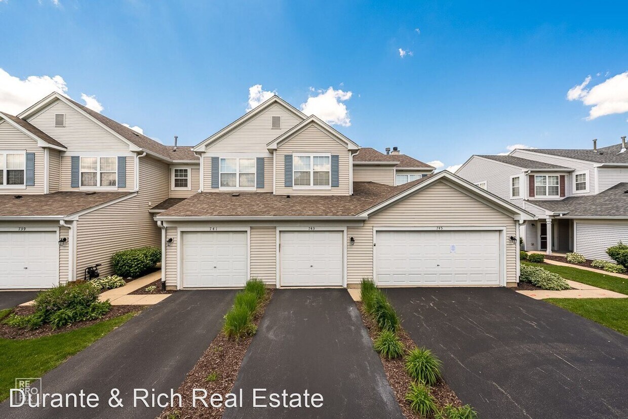 Foto principal - 2 br, 2 bath House - 743 Genesee Drive